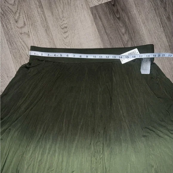 NWT Torrid Ombre Olive Green Women's Mini Skirt 2X - Picture 4 of 7